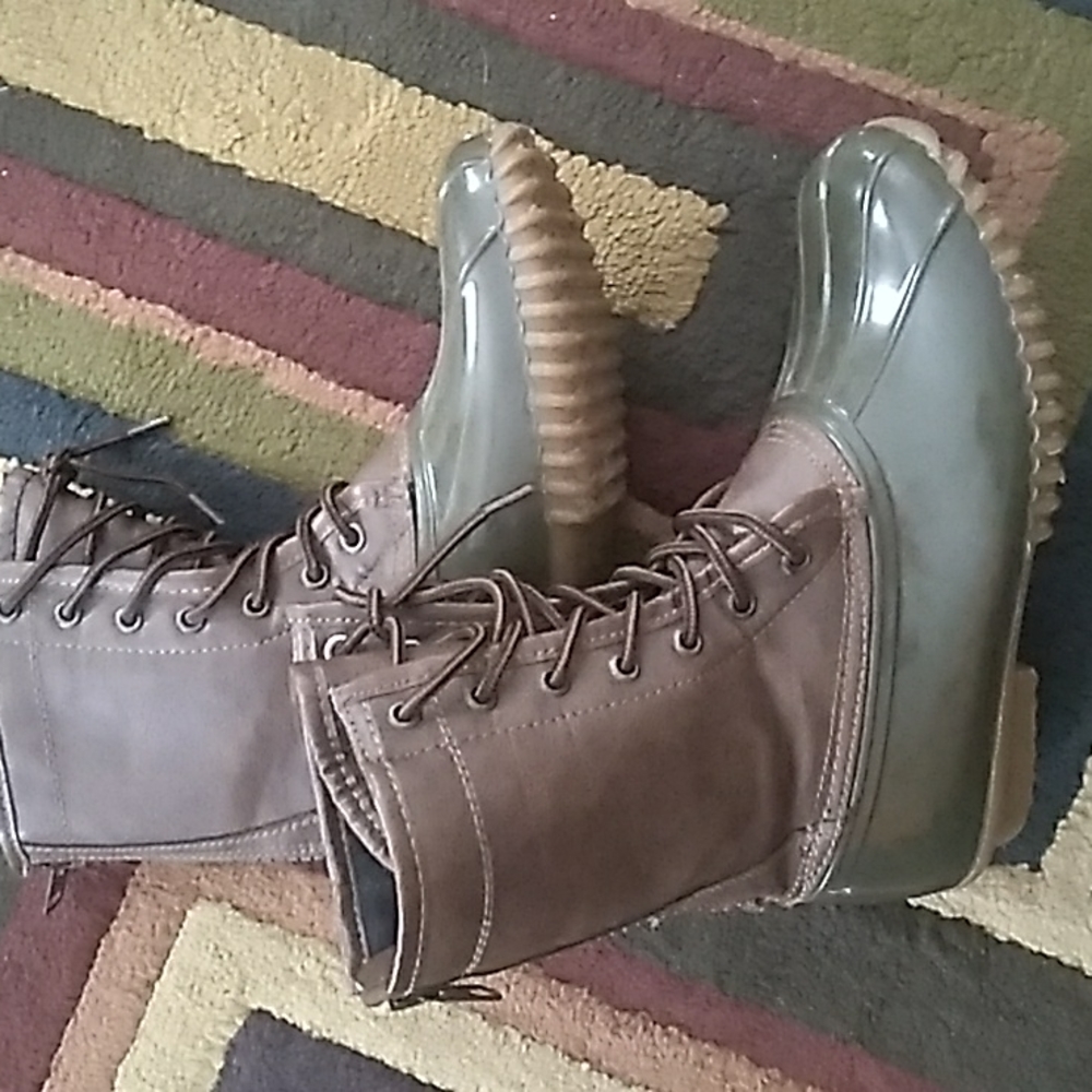 🦆 Duck Boots Madden Girl  Flurry Size 6.5 EPLC